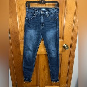 KanCan skinny jeans size 7/27 darkwash